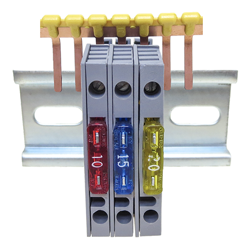 Din Rail mount holder fitted with Auto Fuses, 1.5mm spacers and jumpers